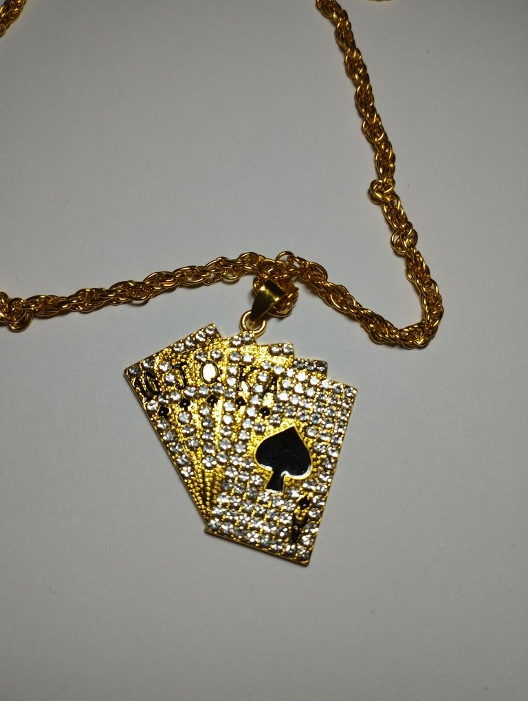 Naszyjnik złoty z diamentową zawieszką