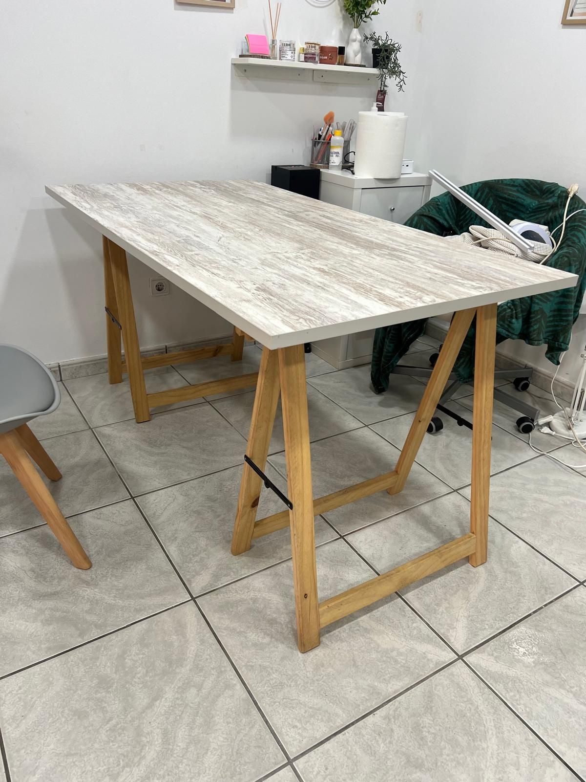 Mesa de escritório ou refeição