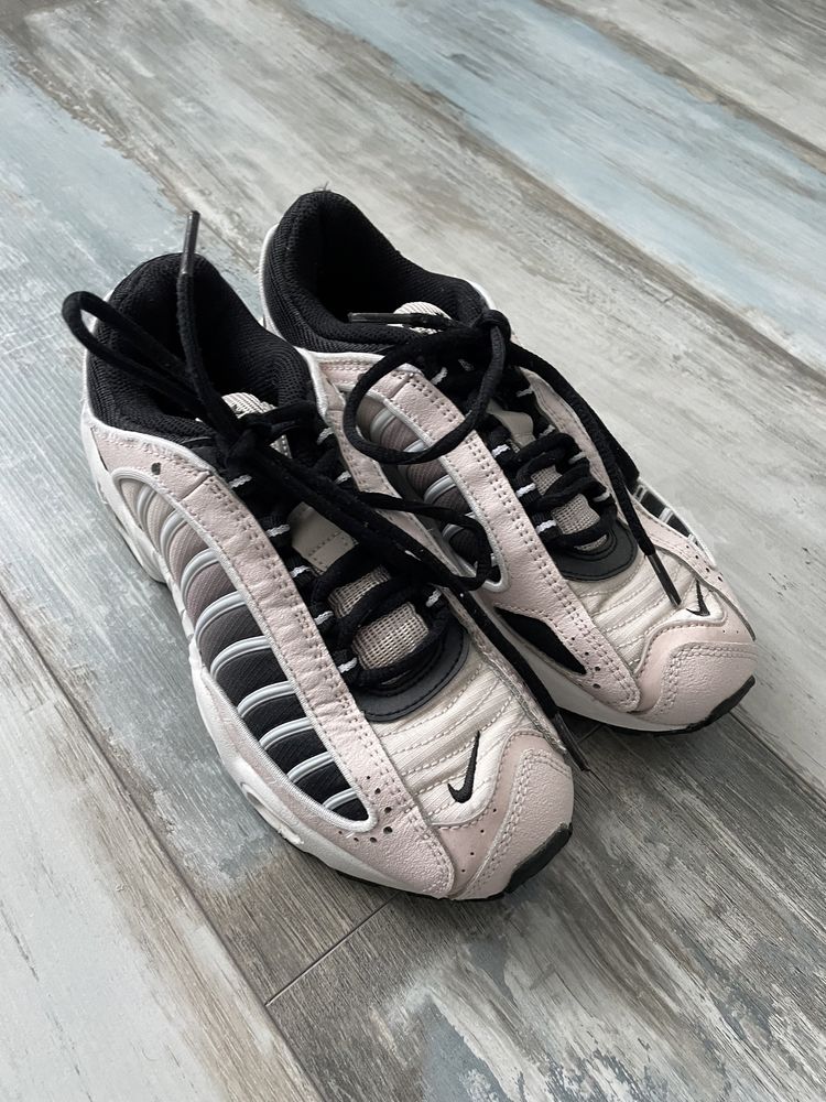 buty nike różowe tailwind