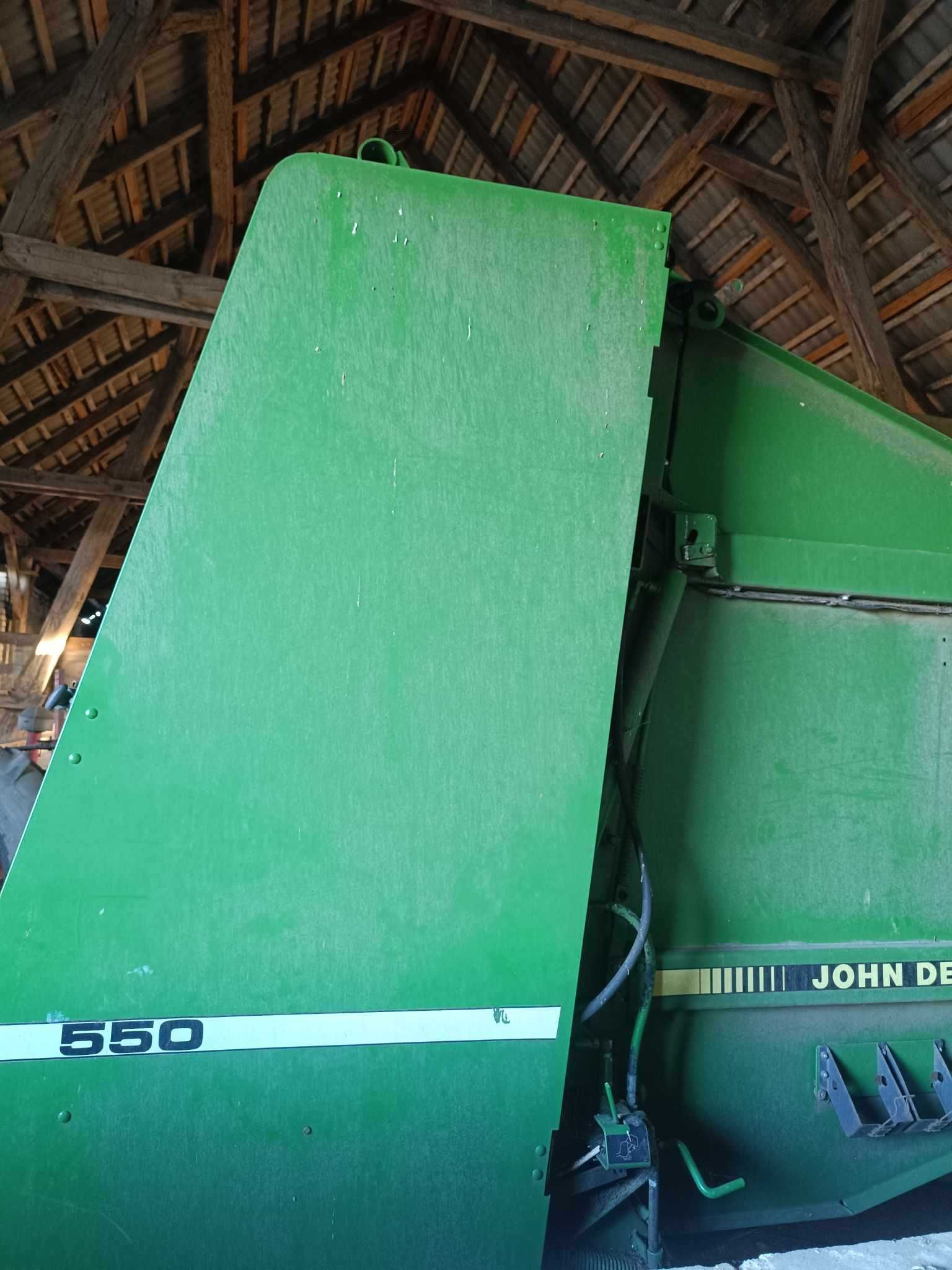 Prasa John Deere 550 szeroki podbieracz