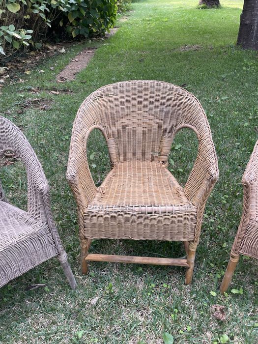 Cadeiras estilo bambu em palhinha