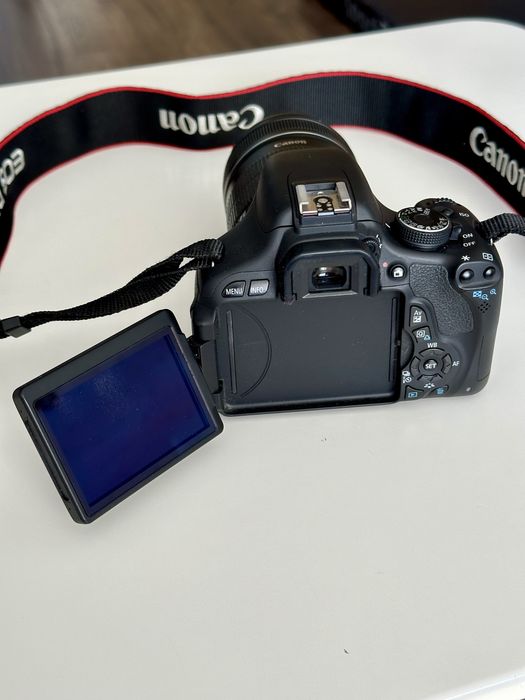 Дзеркальний фотоапарат Canon EOS 600D + об'єктив EF-S 18-135mm + сумка