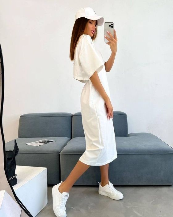 Повсякденна біла сукня з відкритою спиною