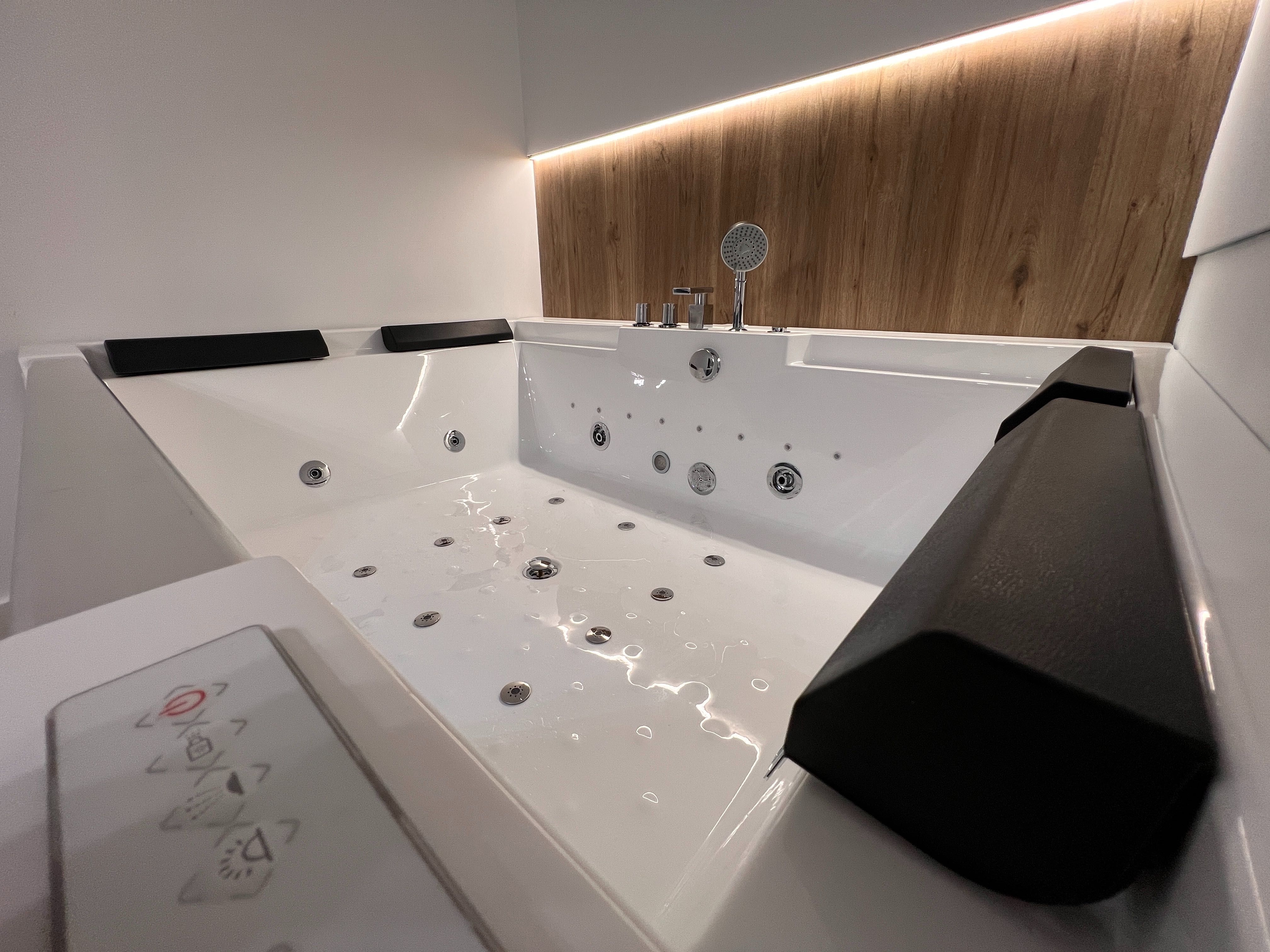 Apartament we Wrocławiu z prywatnym jacuzzi i dużym łóżkiem na doby