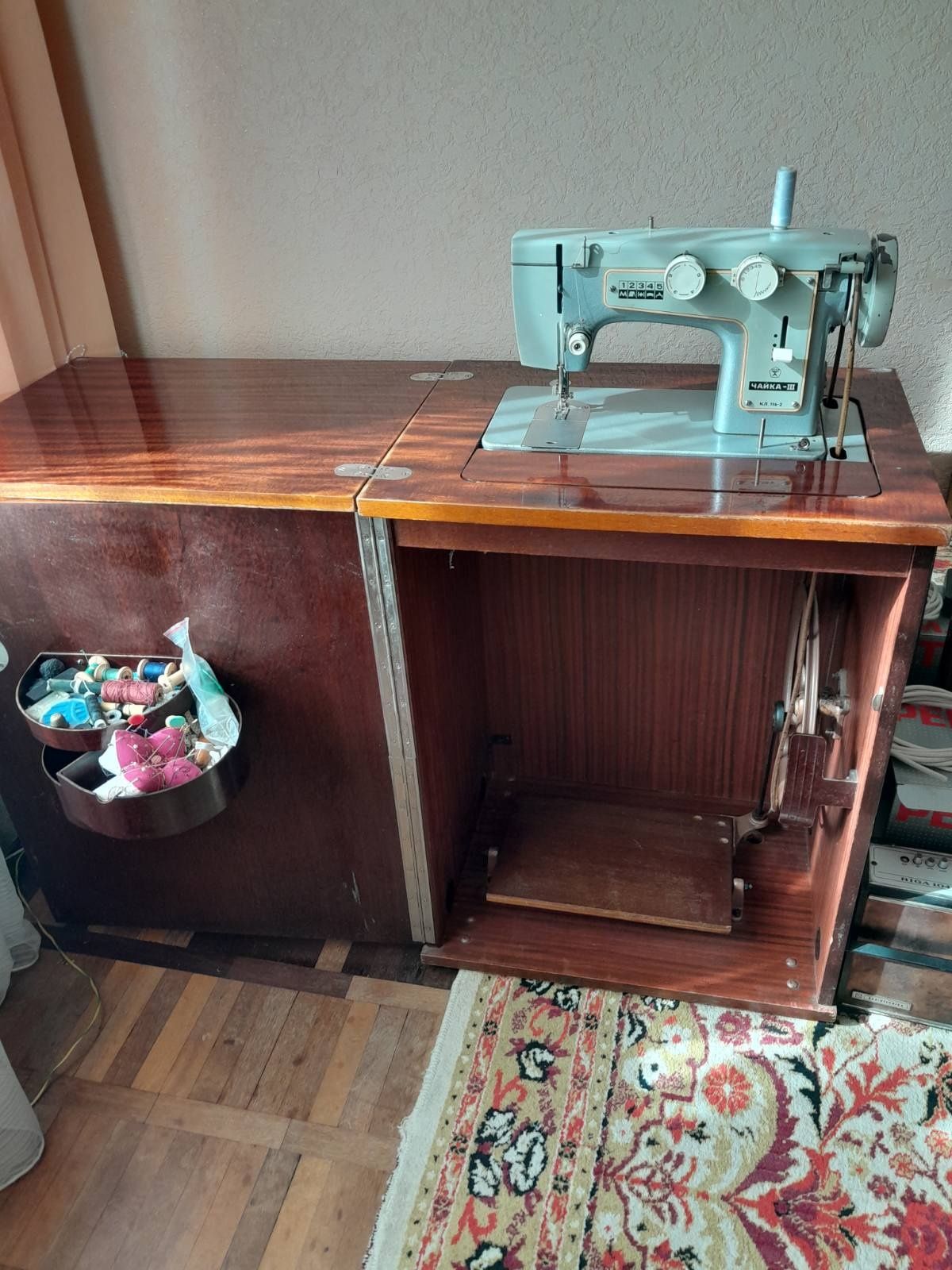 Продам швейну машину Чайка-3 клас 116-2 з тумбою