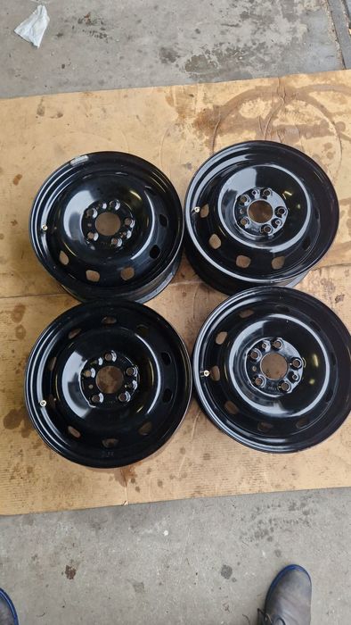 Sprzedam felgi stalowe 16" 5x118 pasują do nowych kamperów