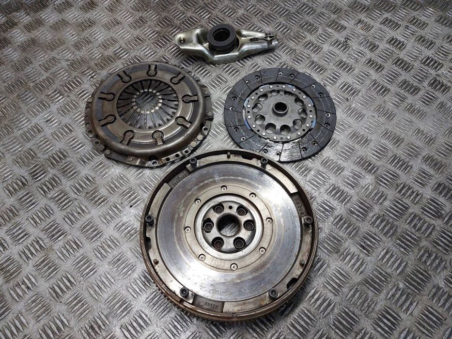 KOŁO DWUMASOWE TARCZA DOCISK ŁOŻYSKO OPOROWE PASSAT AUDI A4 B5 1.8 20V