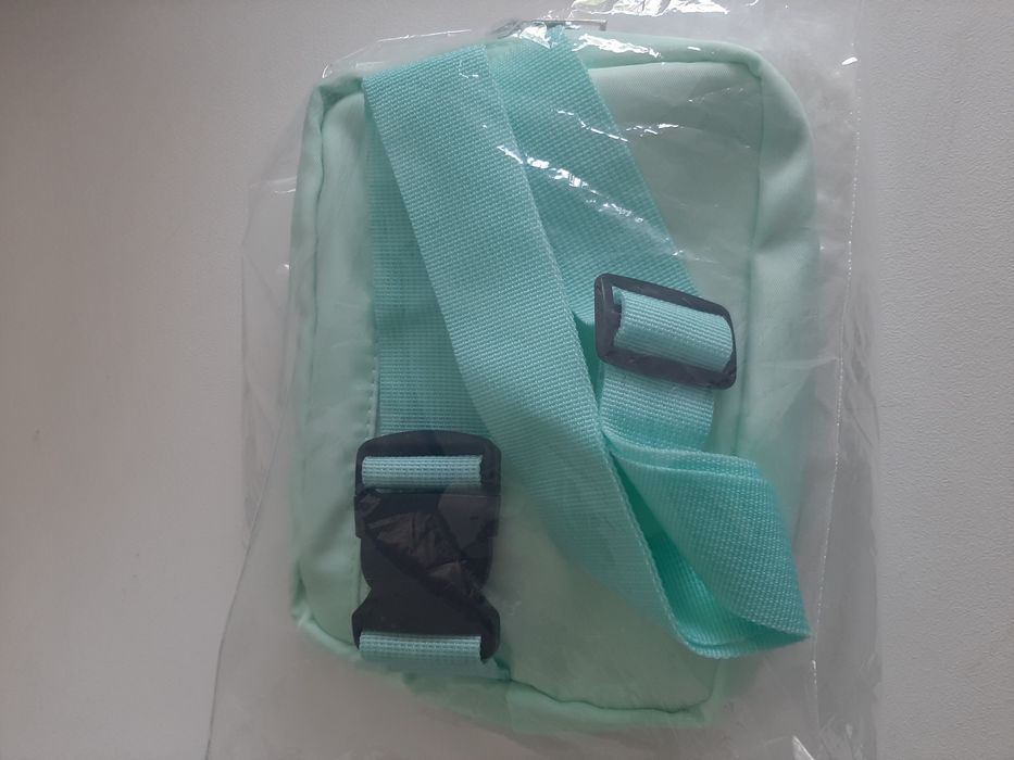 Bolsa de cintura com muita arrumação nova na embalagem oriflame