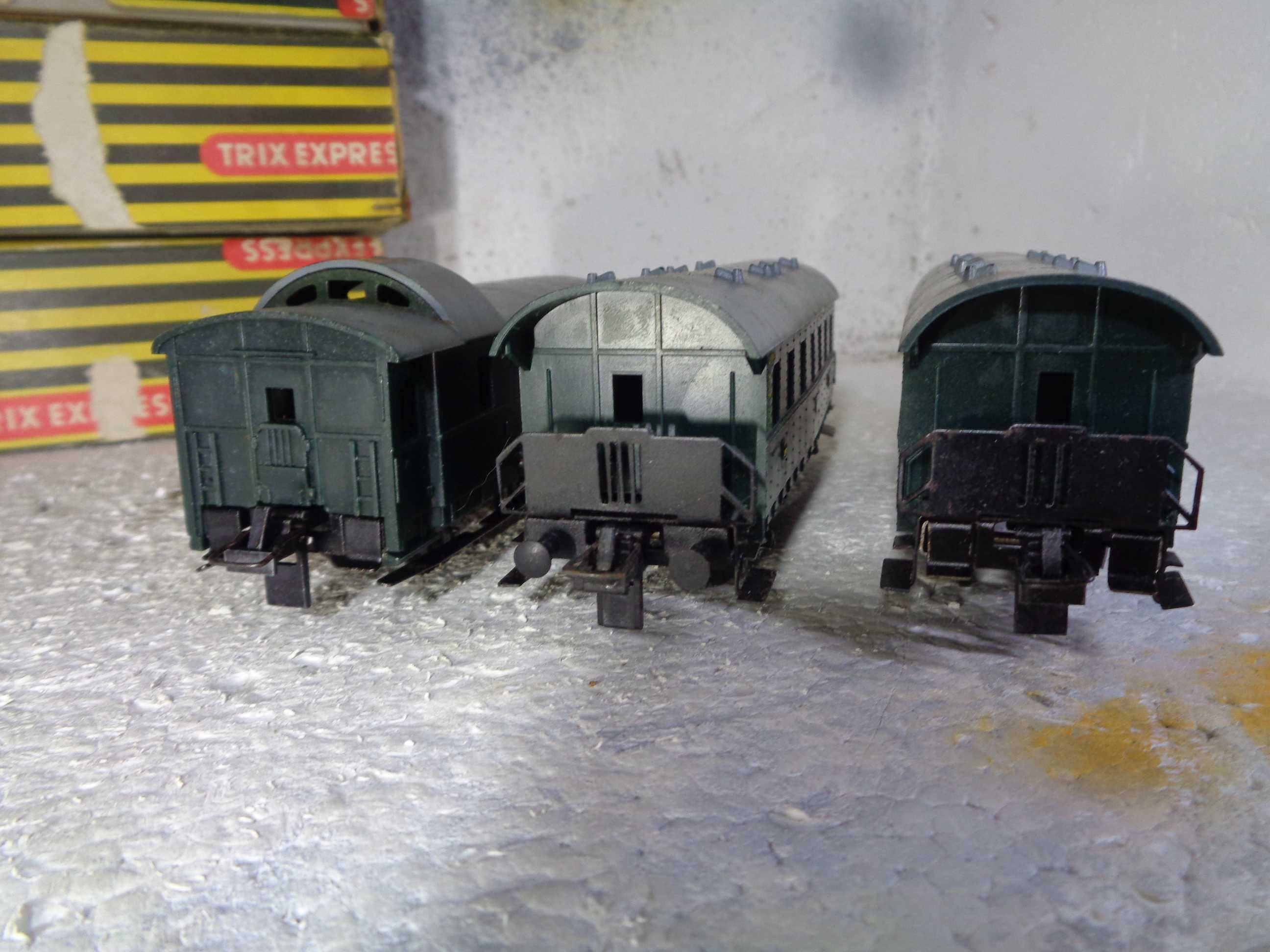 1:87 TRIX Lote de 3 carruagens de passageiros sistema antigo TRIX