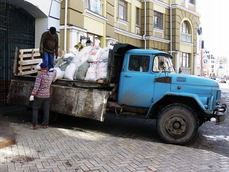 ВЫВОЗ веток листья мешков строительного мусора Вивіз сміття Утилизация