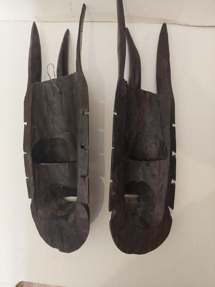 Esculturas africana em madeira antigas ?