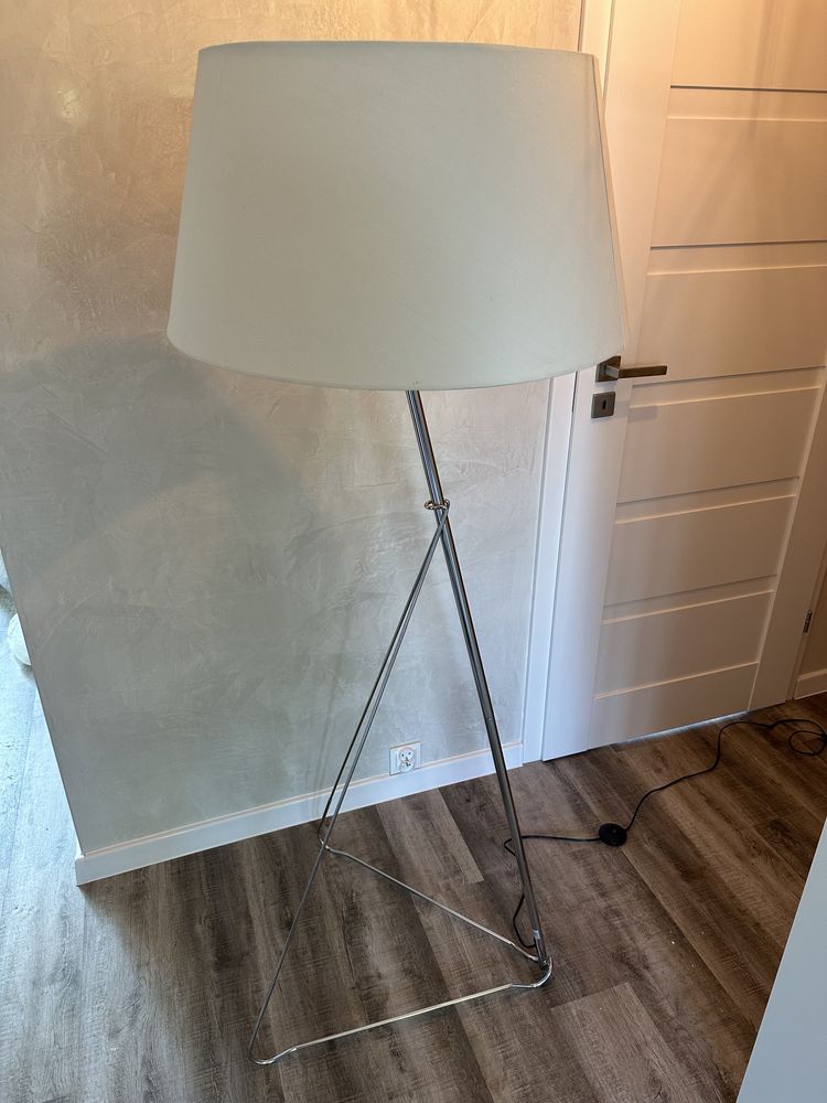 Lampa stojąca srebrna