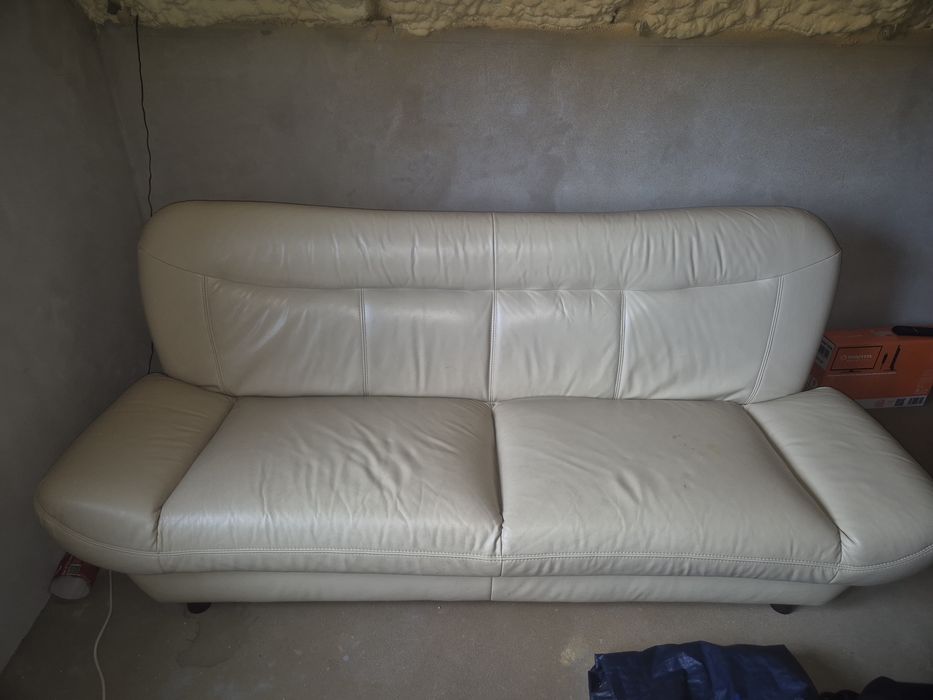 Skórzana kanapa w dobrym stanie