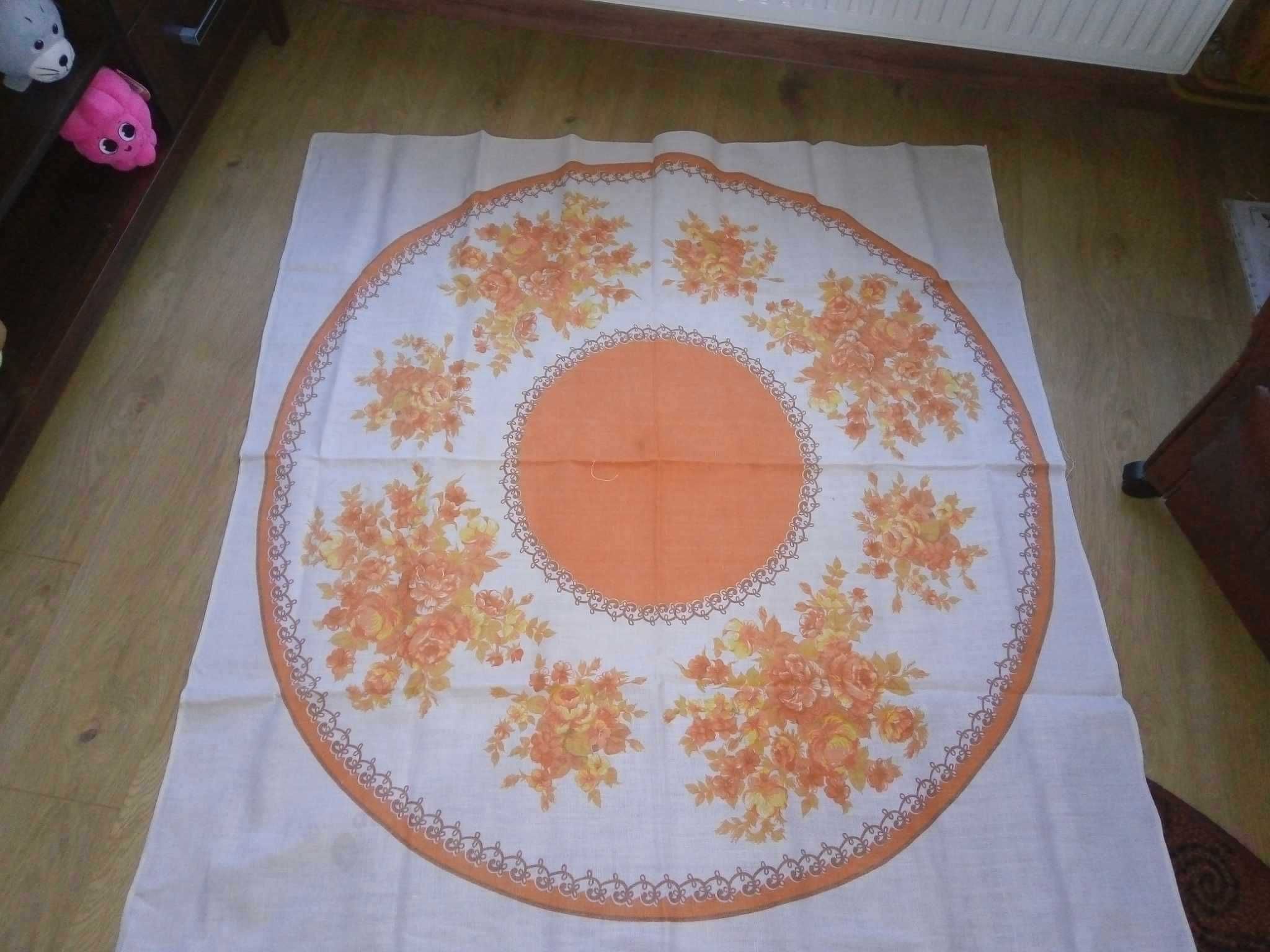 Obrus lniany koła rośliny pomarańczowy 130cm x 140cm stary PRL lata 50