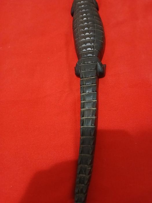 Crocodilo em madeira Colonial
