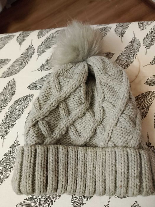 jesienna czapka szara