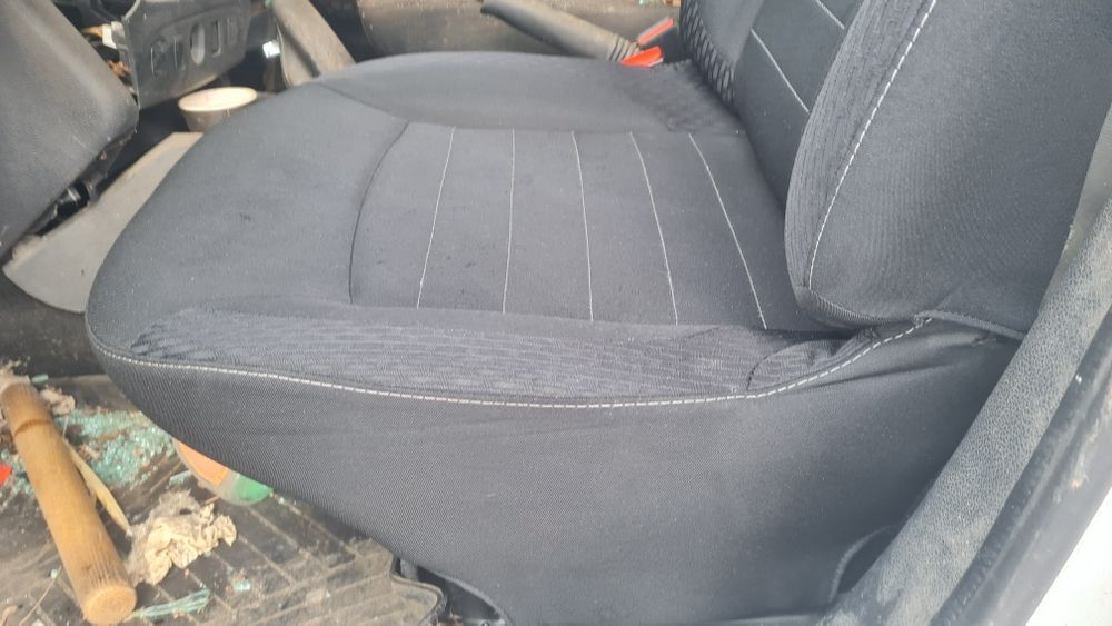 Сидіння водійське переднє ліве Renault Logan Sandero 2 II сидение