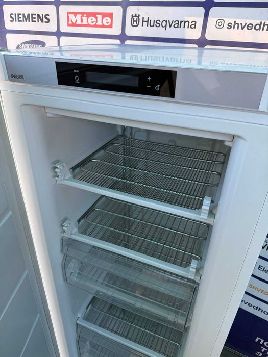 Морозильна камера б/в Electrolux 155см Білий Крапельний #07505