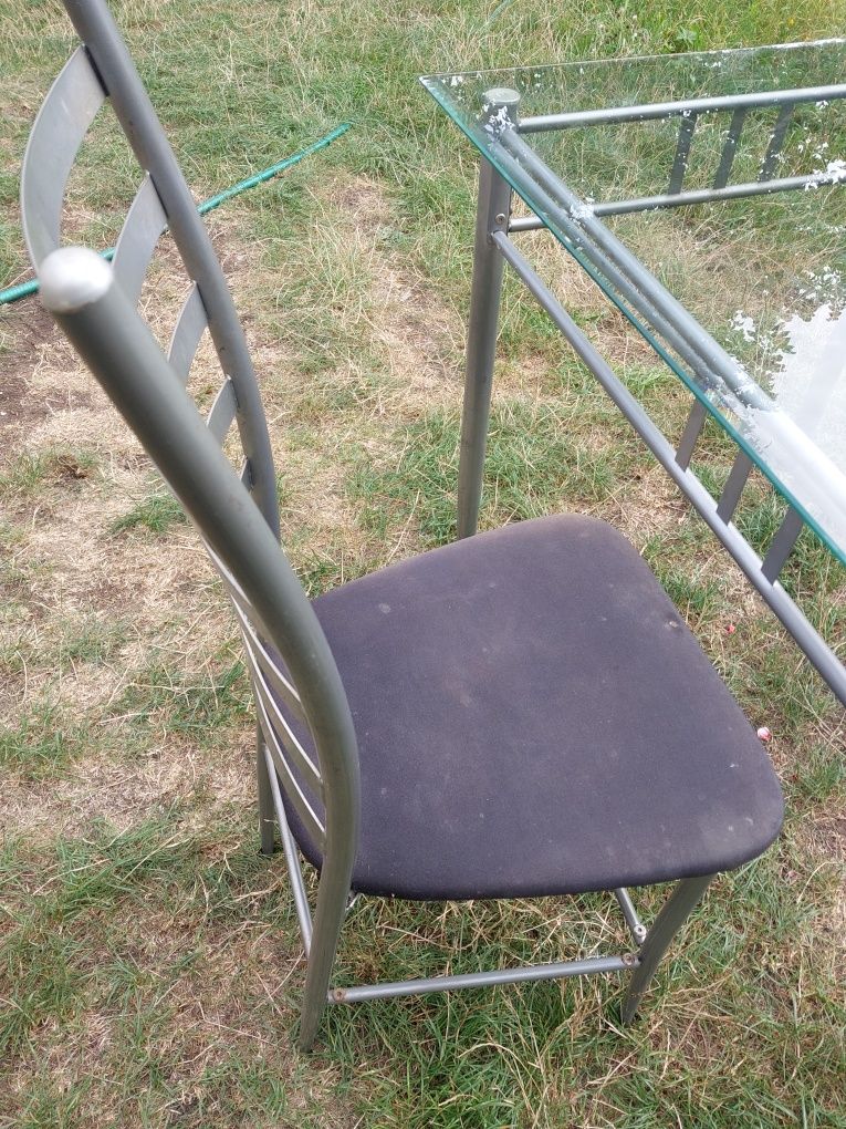 Stół ze szklanym blatem + 2 krzesła
