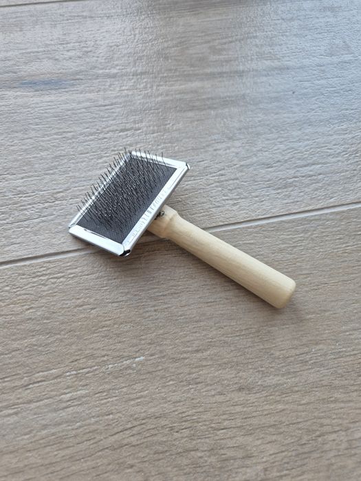 Щітка для вищесування тварин