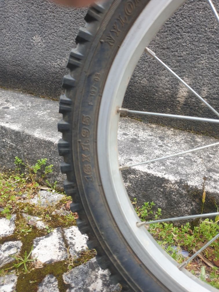 Bicicleta de criança roda 16" em óptimo estado