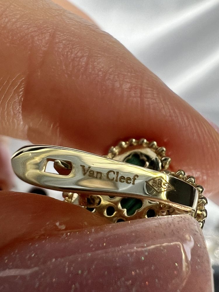 Золоті сережки у стилі Van Cleef