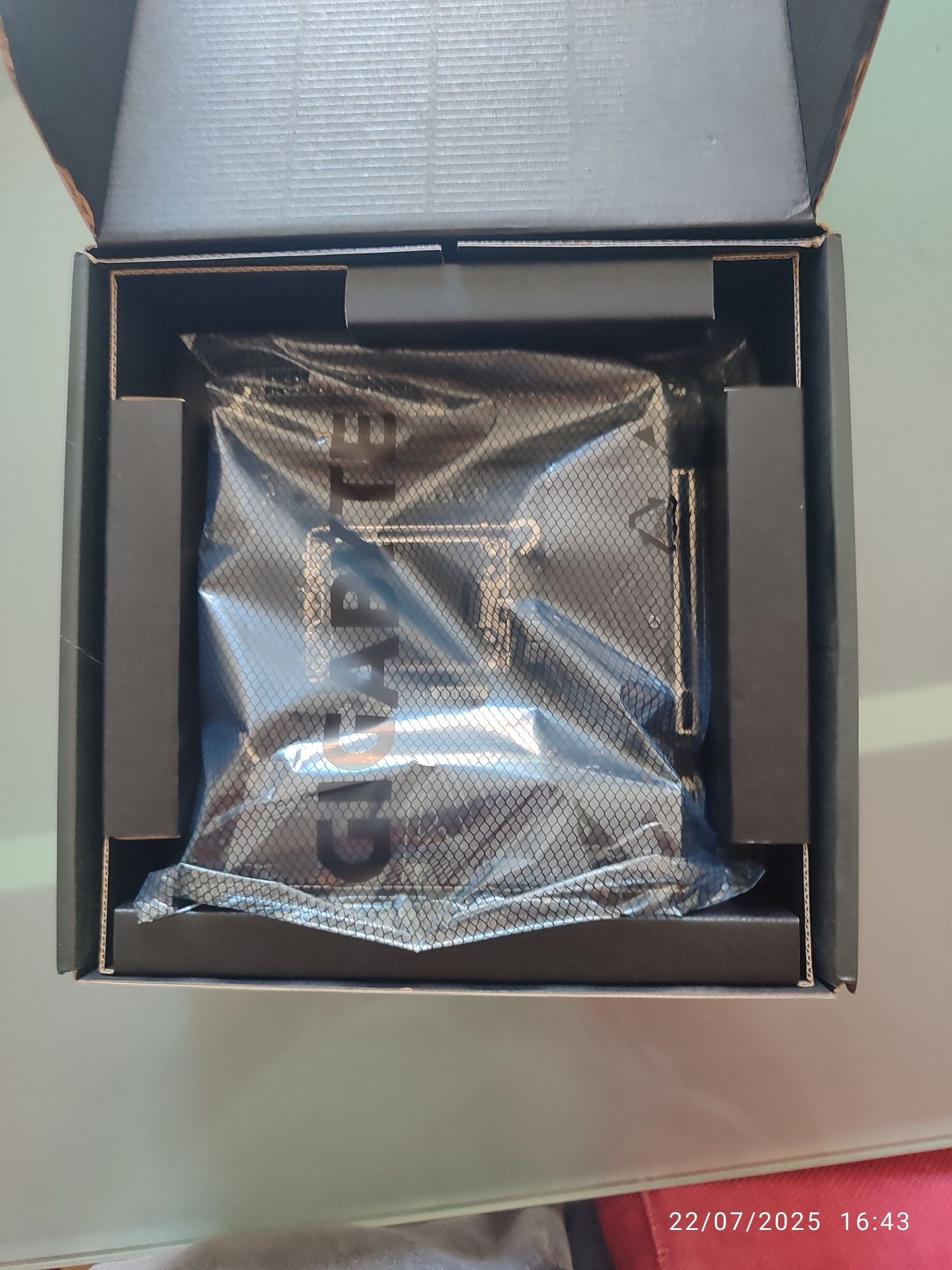 Placa mãe B760I AORUS PRO (sem uso)