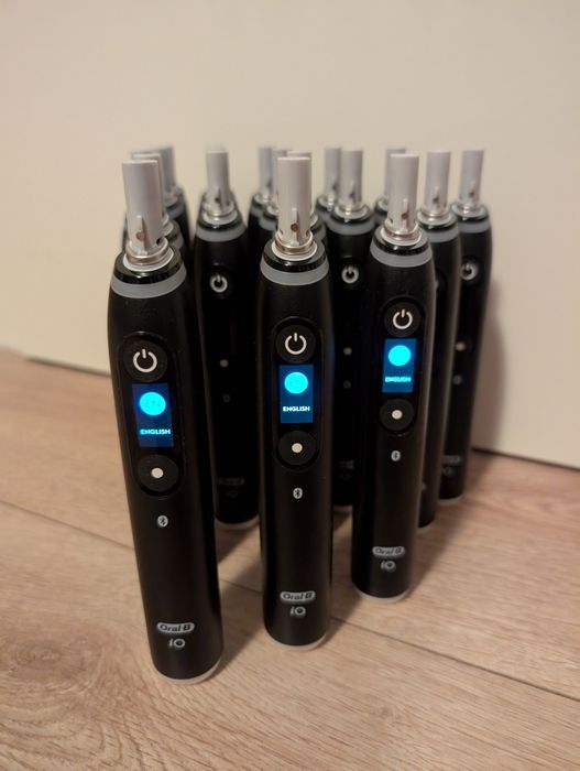 Німецька електрична зубна щітка Oral-B IO 6 модель