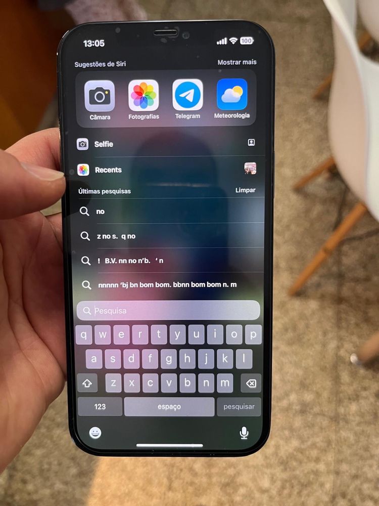Iphone 12 pro max com ecra estalado
