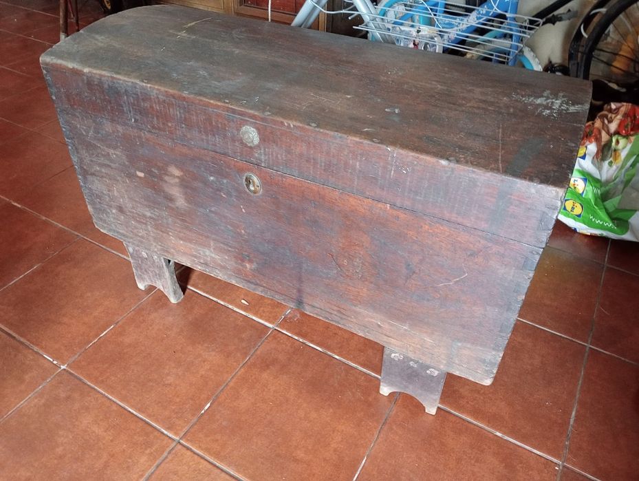 Baú antigo castanho