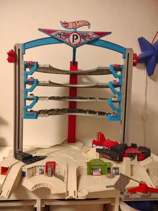 Трек гараж Hot wheels Хот вілс