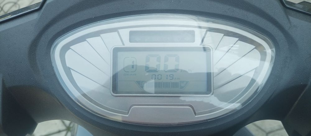 Yadea Luna електроскутер