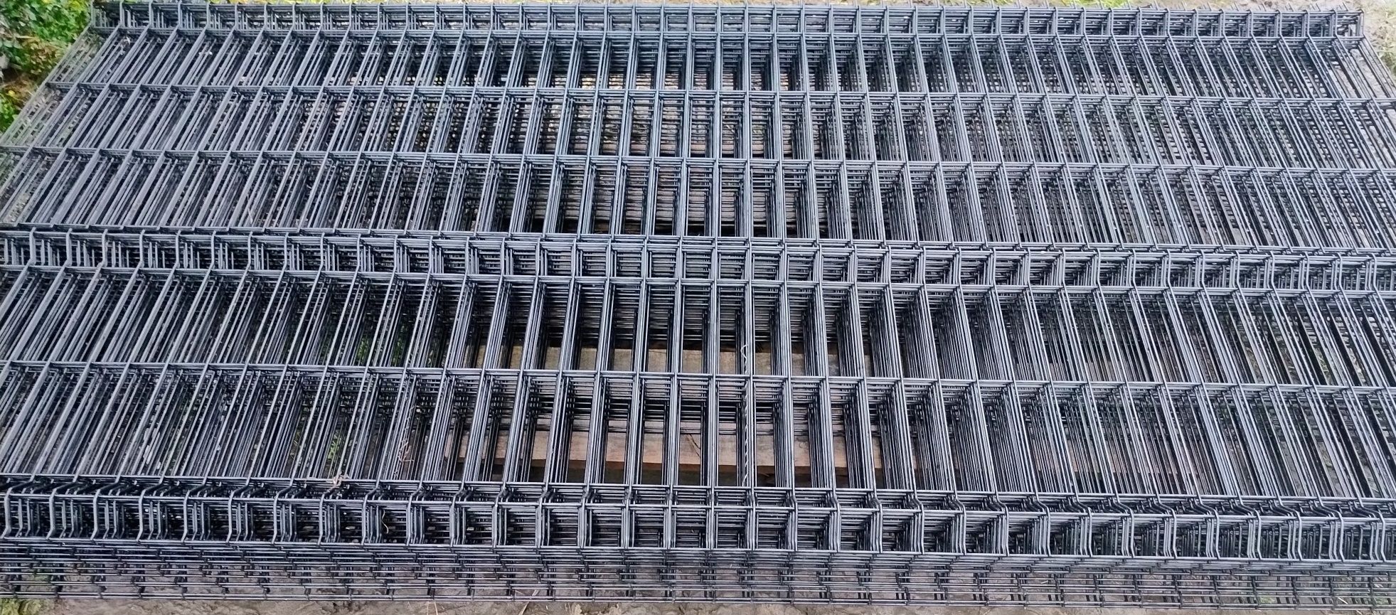Panele ogrodzeniowe 1,33 m drut fi 4 mm kolor czarny