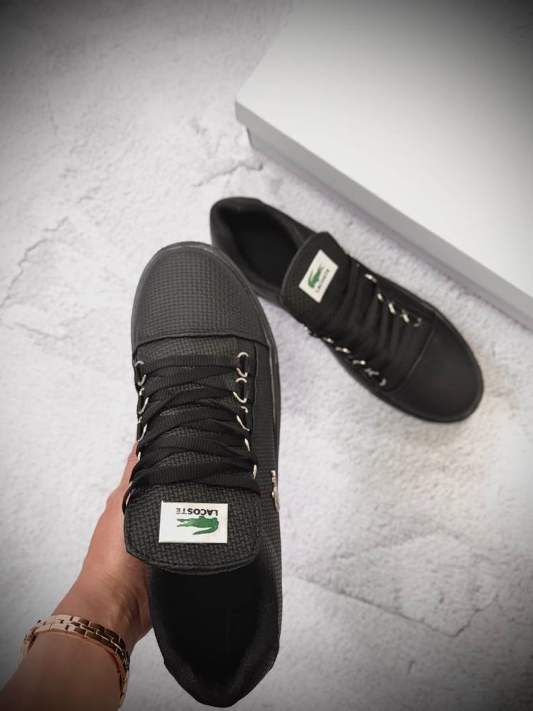 Стильні чорні кеди Lacoste