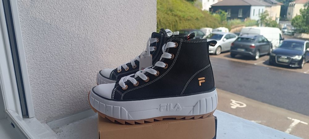 Високоякісне жіноче взуття FILA