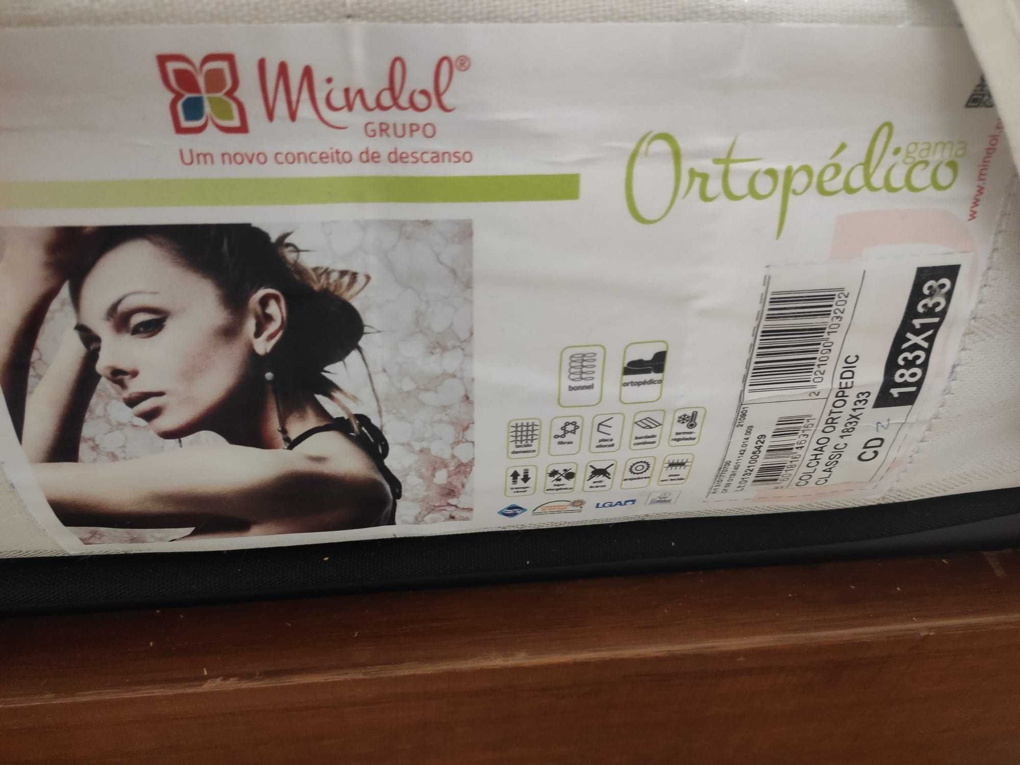 Cama de Casal Com Colchão Ortopédico e Estrado em Ripas