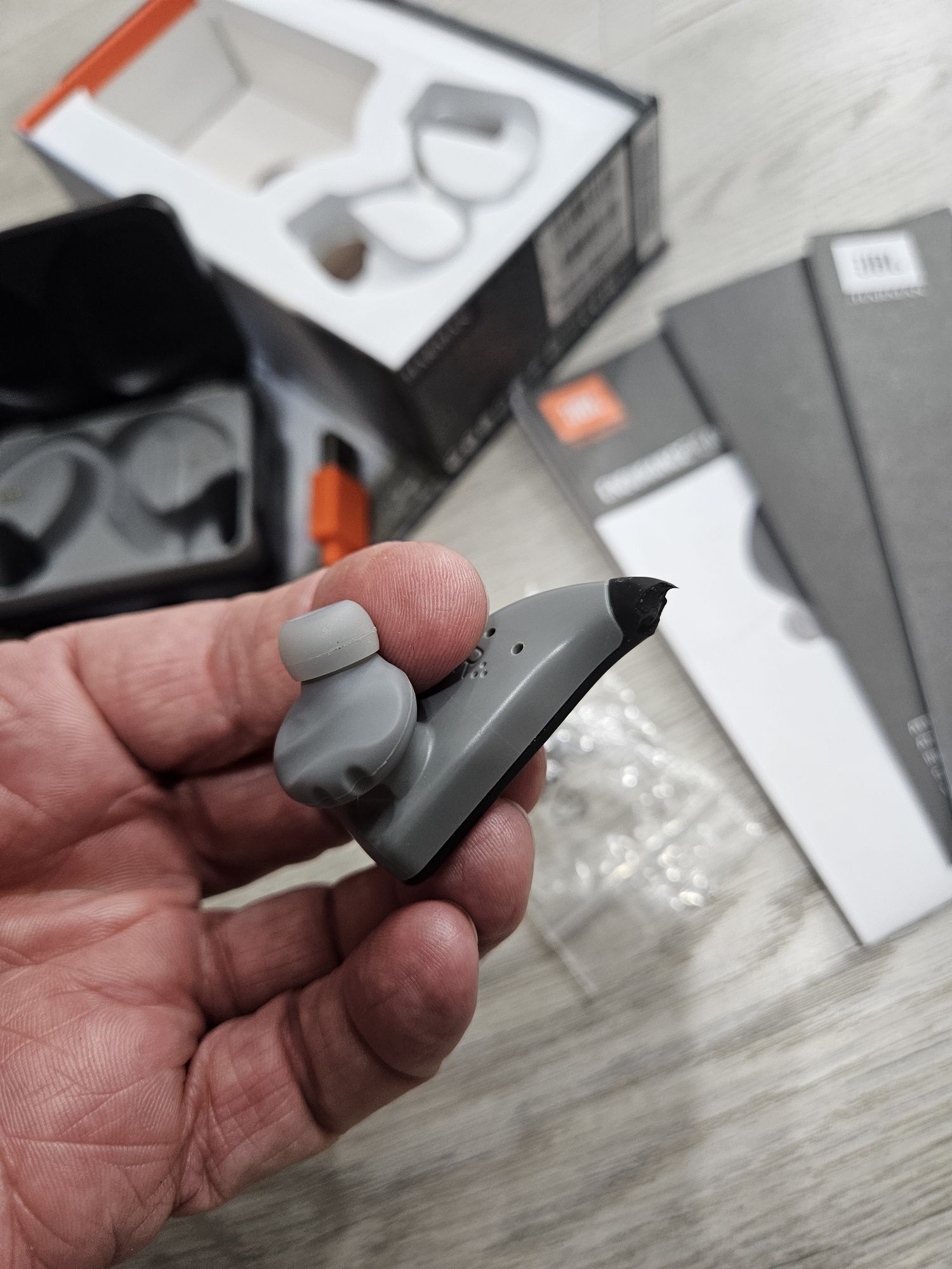 Продам елементы наушников JBL Endurance Peak.