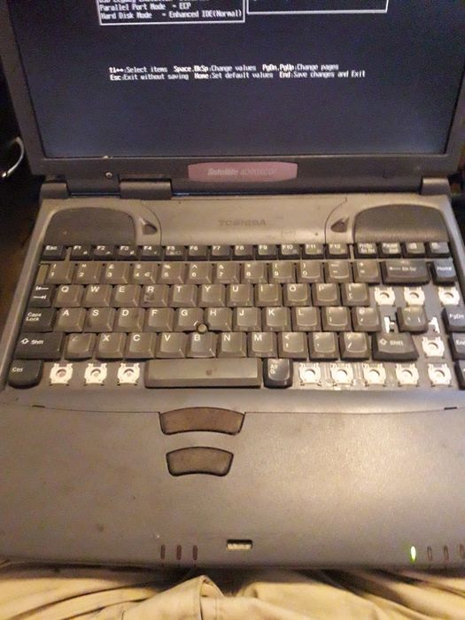 Laptop Toshiba Win XP