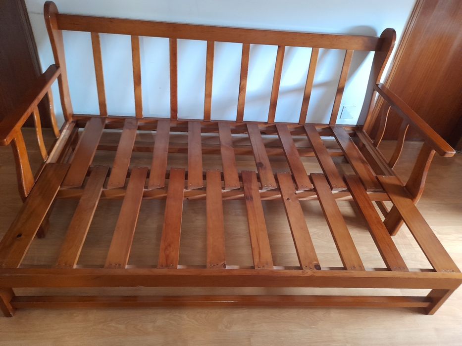 Sofá cama de madeira pinho