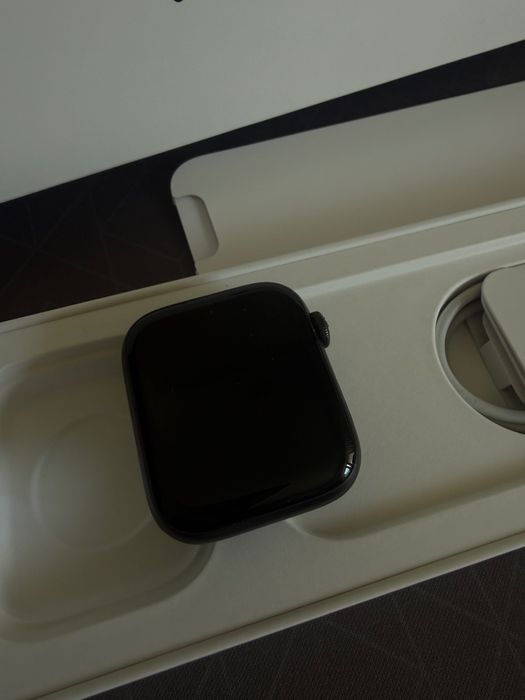 Apple Watch SE Space Gray Aluminum Case - 44MM