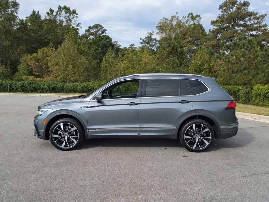 Volkswagen Tiguan      2022