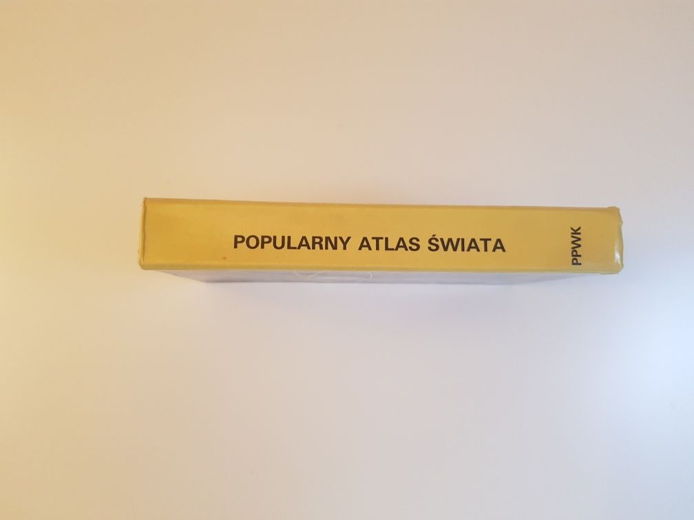 Popularny atlas Świata wydanie 1990 r