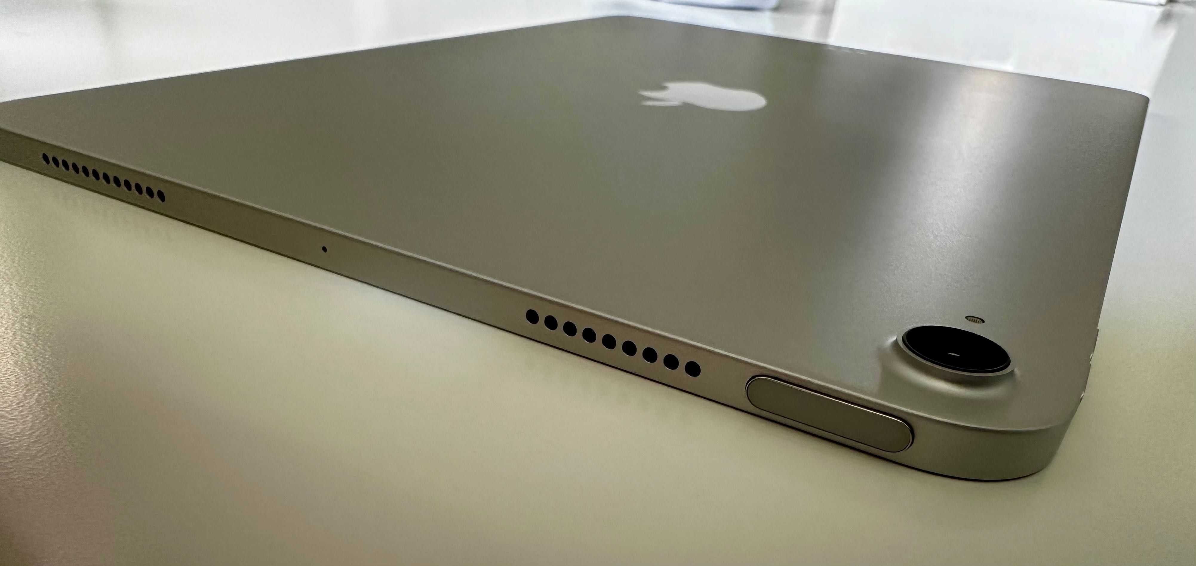 IPad Air 4 Gen 2020 64Gb, + etui , stan idealny