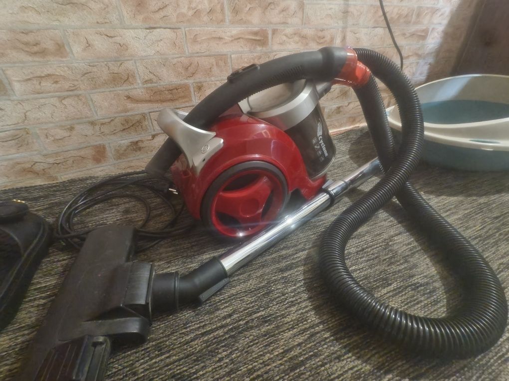 Продам пылесос saturn