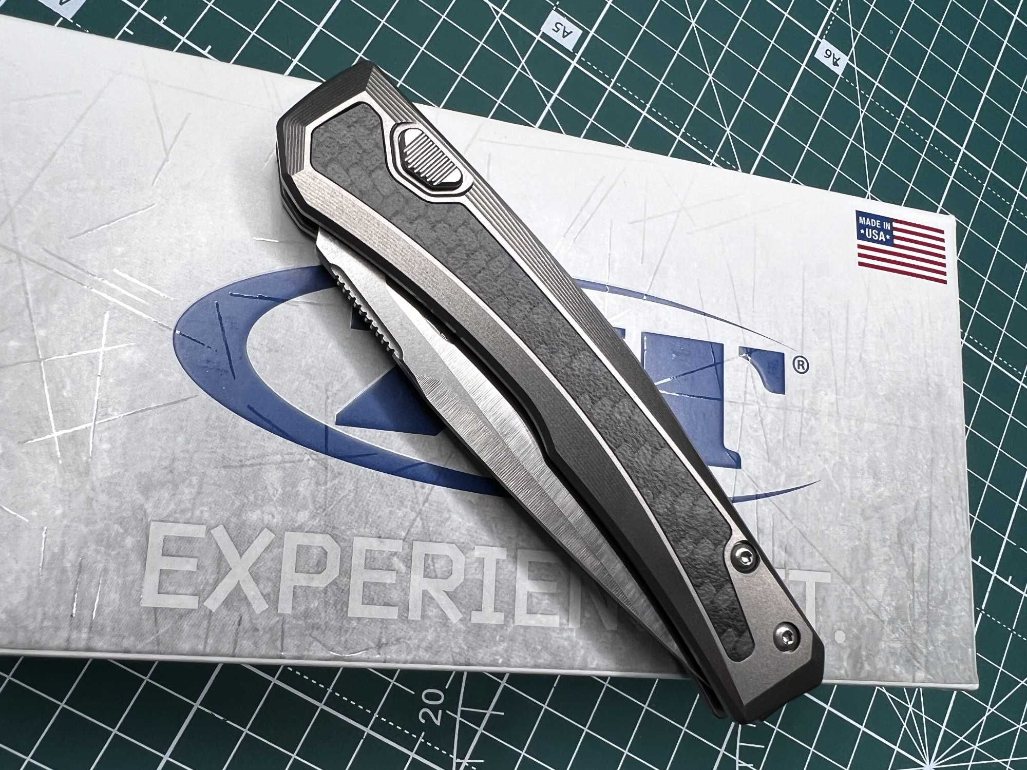 Складний ніж Zero Tolerance 0556 MagnaCut Automatic Titanium/Carbon
