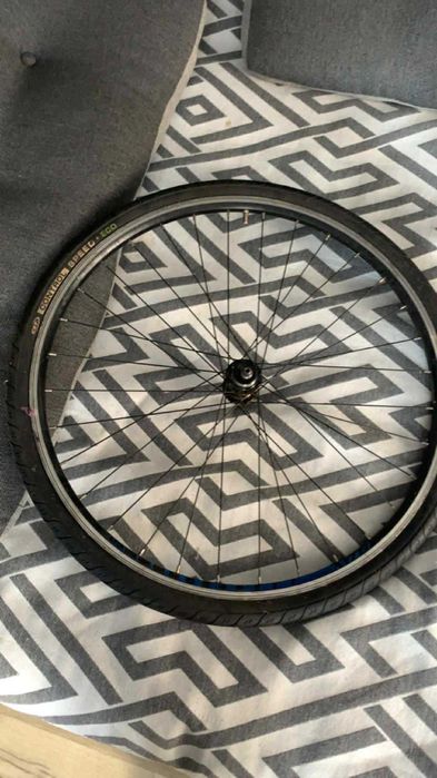 Koło do roweru szosowego z oponą