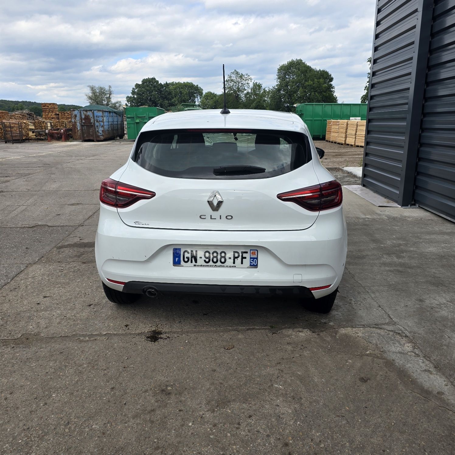 Renault clio rok 2023 przebieg 7832 km