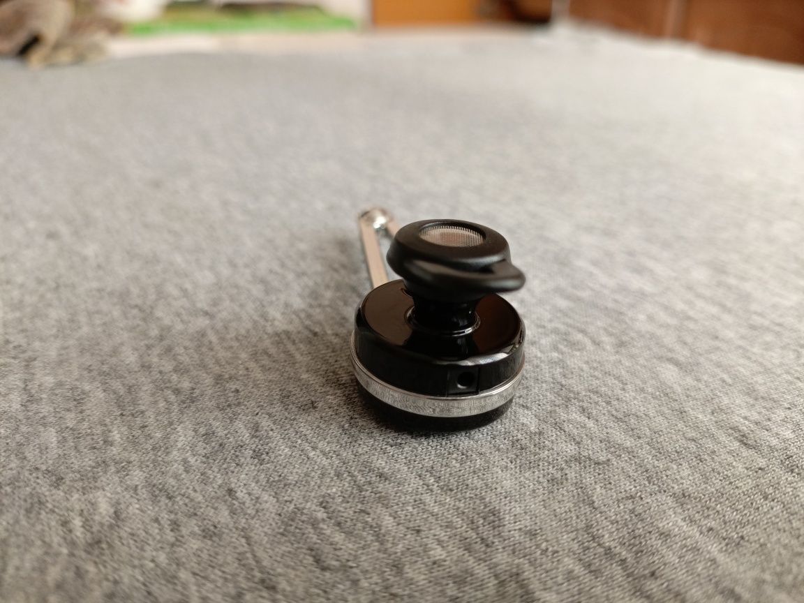 Продам Bluetooth гарнитуру