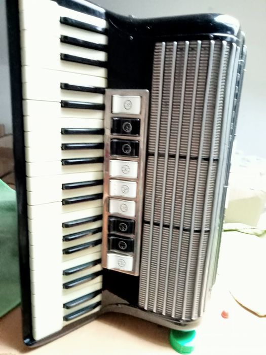 Akordeon Hohner Carmen III M 120