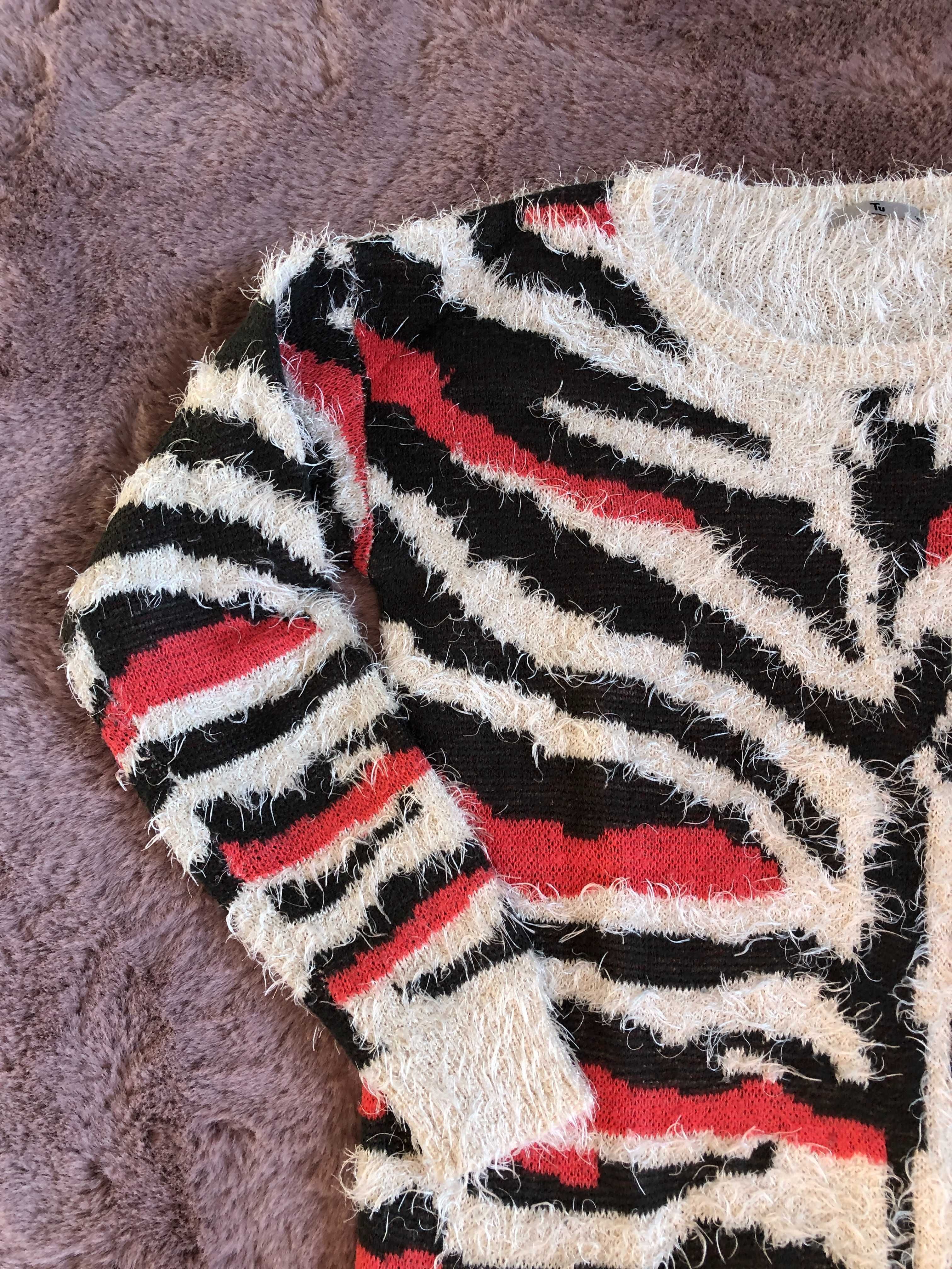 Sweter TU 38 wzorzysty zebra beżowy zimowy